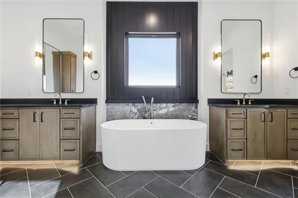 $1,895,000 | 7445 Northwest Fawn Avenue, Parkville, MO 64152