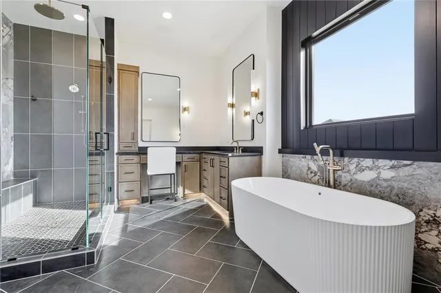 $1,950,000 | 7445 Northwest Fawn Avenue, Parkville, MO 64152