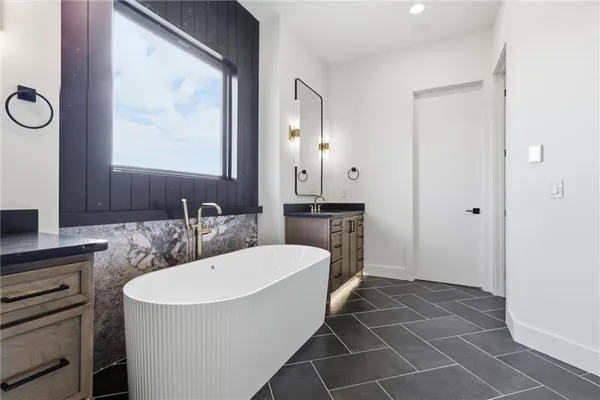 $1,895,000 | 7445 Northwest Fawn Avenue, Parkville, MO 64152