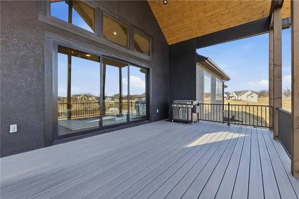 $1,895,000 | 7445 Northwest Fawn Avenue, Parkville, MO 64152