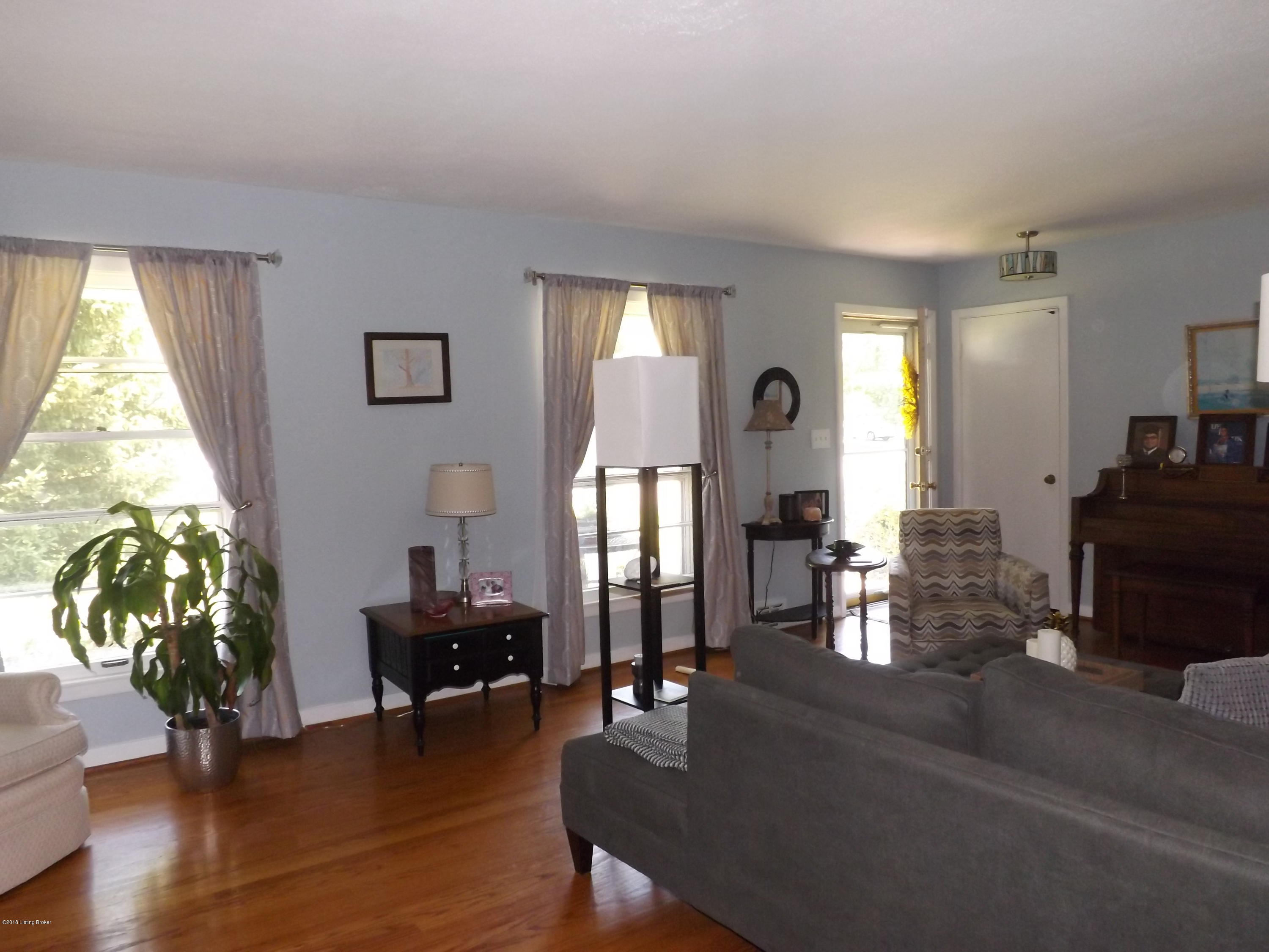 FORMAL LIVING ROOM