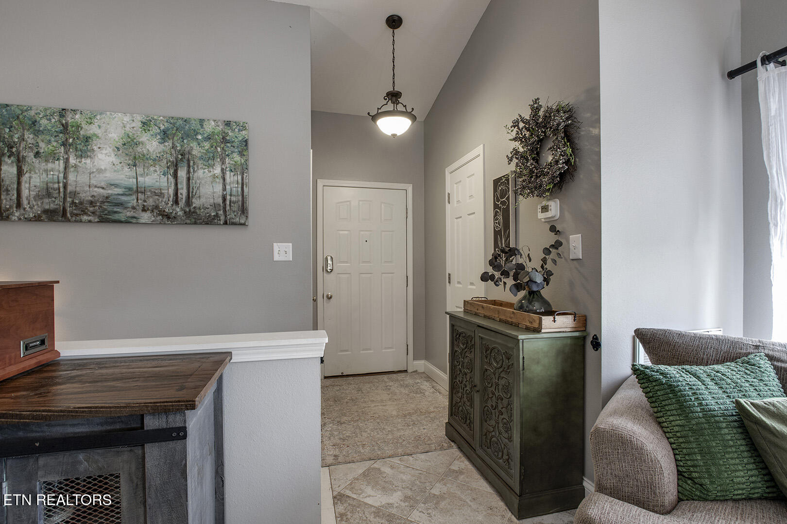 101 Poteau Trace Loudon, TN 37774 - Photo 22 of 32 22_PoteauTrace_101_Main-HalfBathEntries