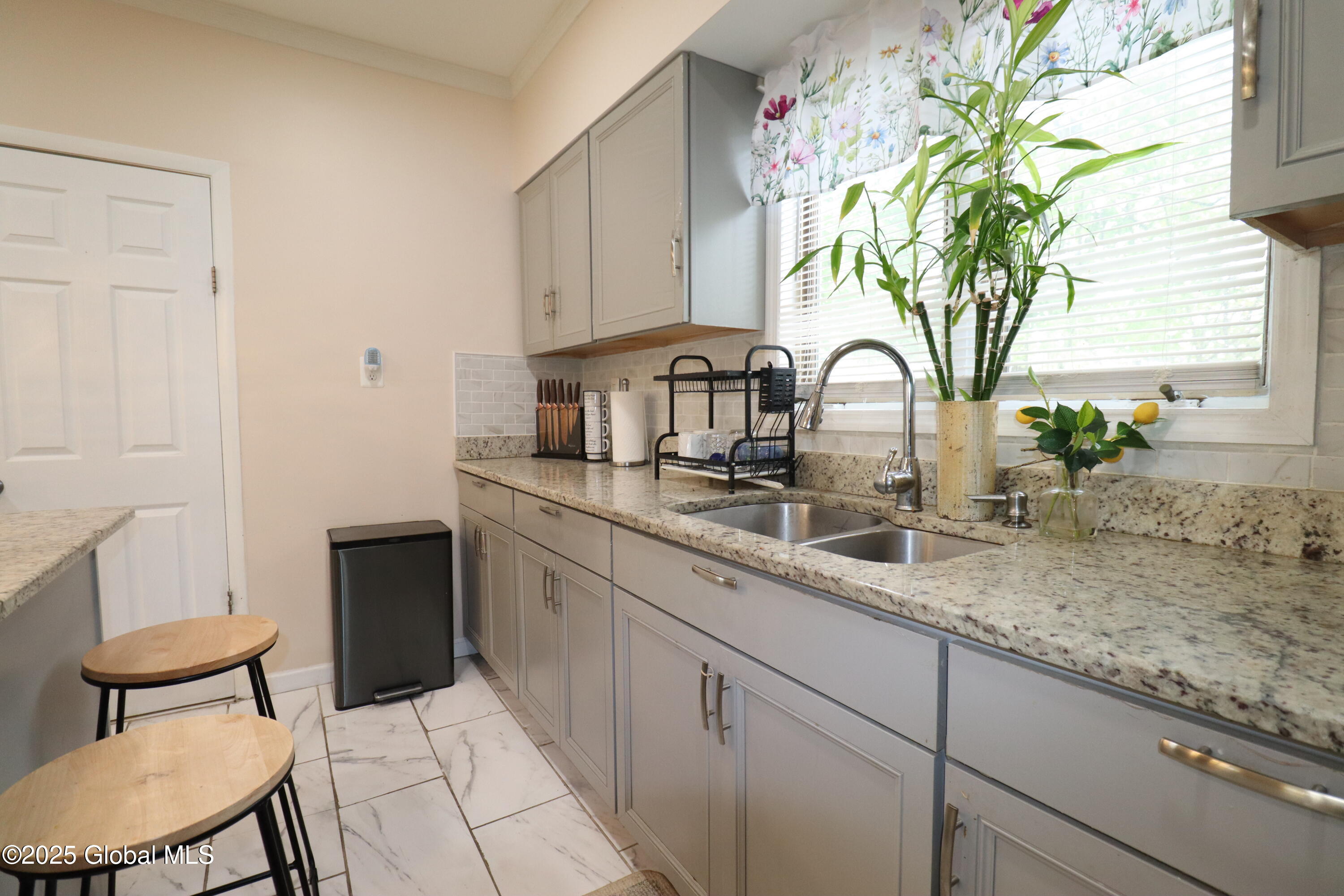 2346 William Street Schenectady, NY 12306 - Photo 17 of 29 IMG_5961