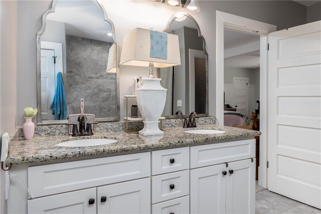115 Edgecliff Road Carnegie, PA 15106 - Photo 21 of 43 Master bathroom