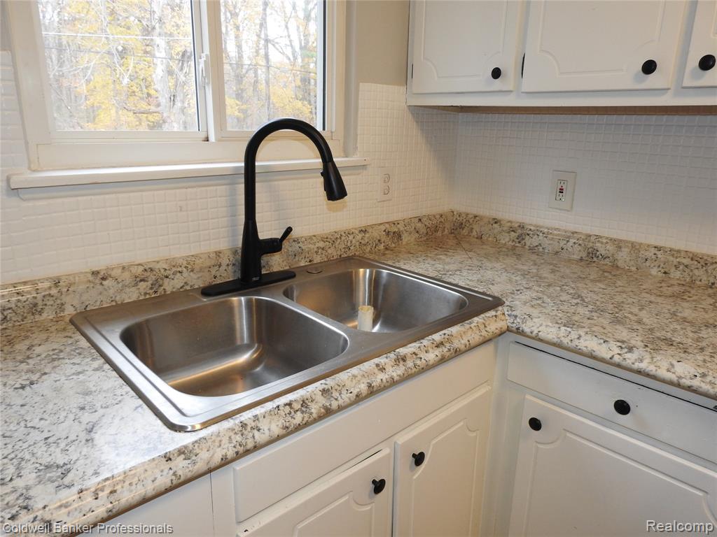5919 Western Road Flint, MI 48506 - Photo 12 of 26