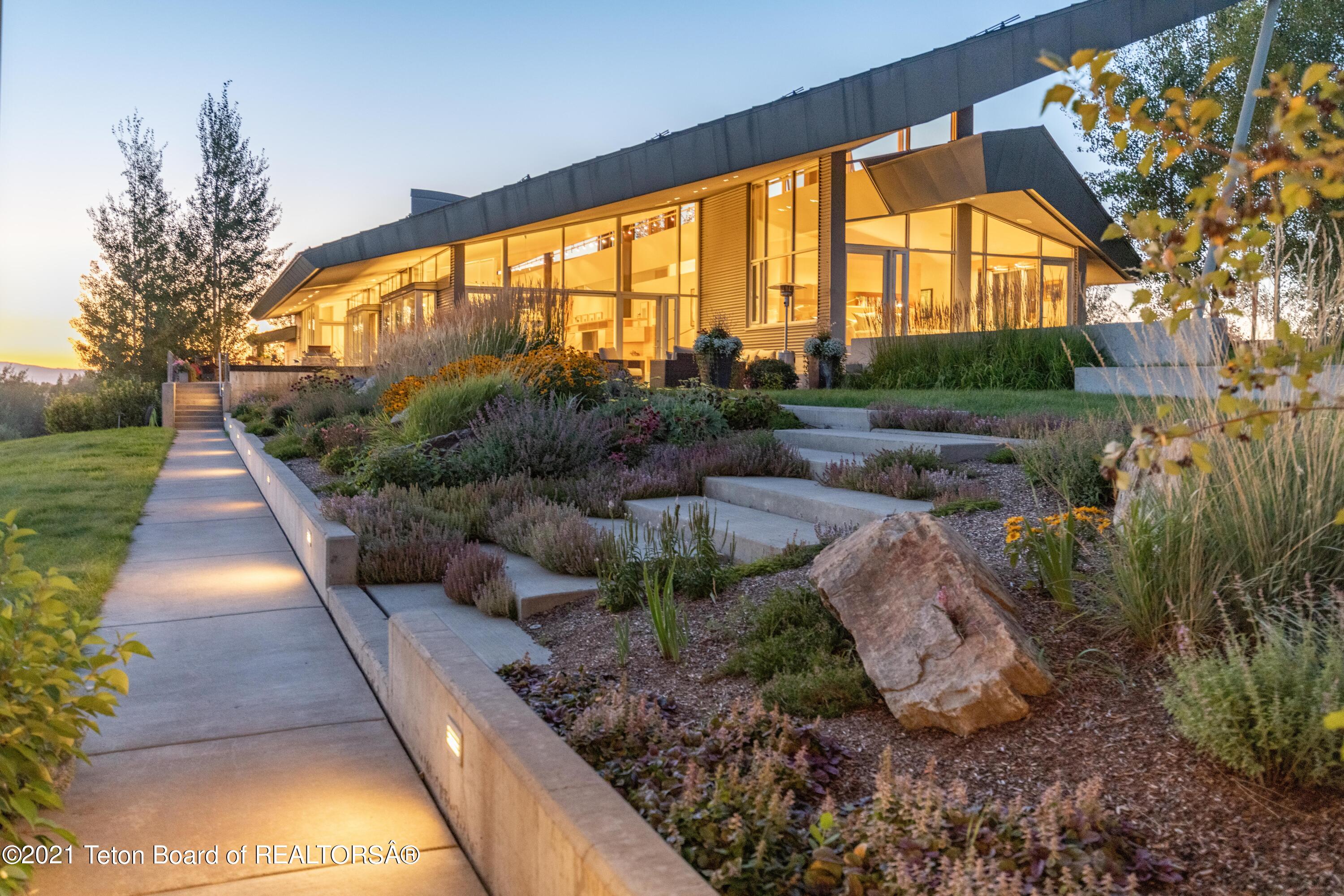 1 Exterior Main Home