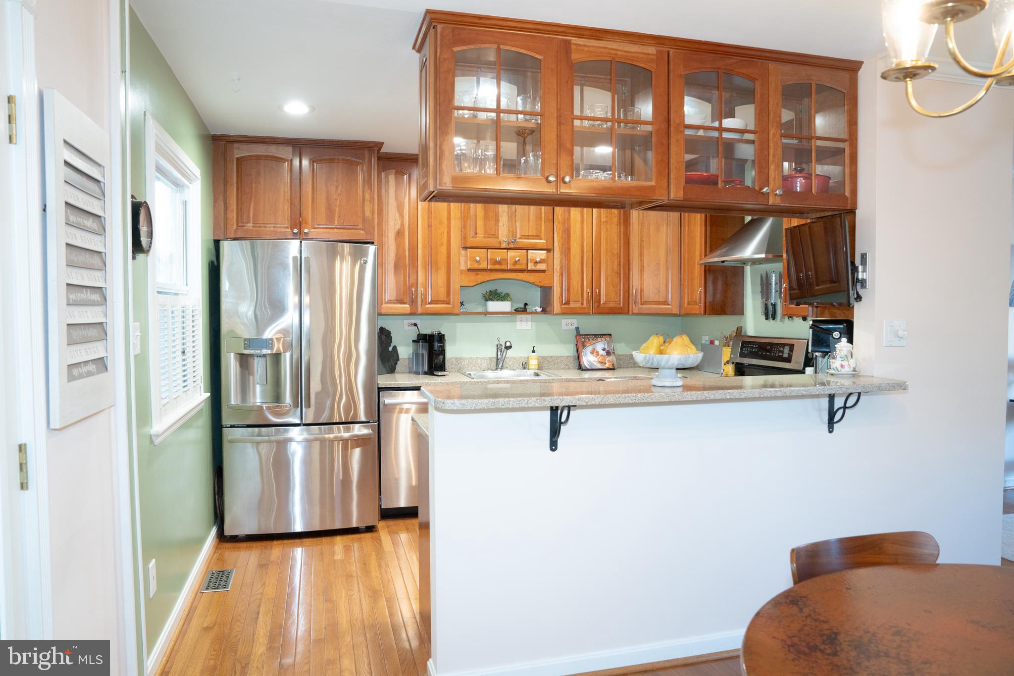 907 Timber Lane Southwest Vienna, VA 22180 - Photo 5 of 32