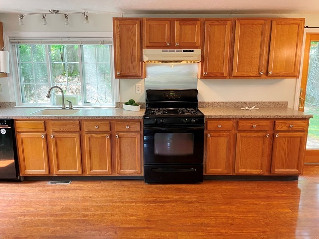 17 Grace Ann Road Pembroke, MA 02359 - Photo 3 of 29 Gallery Image 3