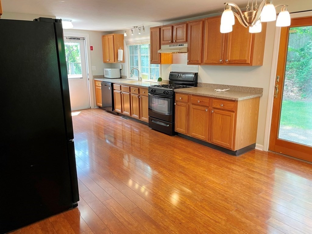17 Grace Ann Road Pembroke, MA 02359 - Photo 5 of 29 Gallery Image 5