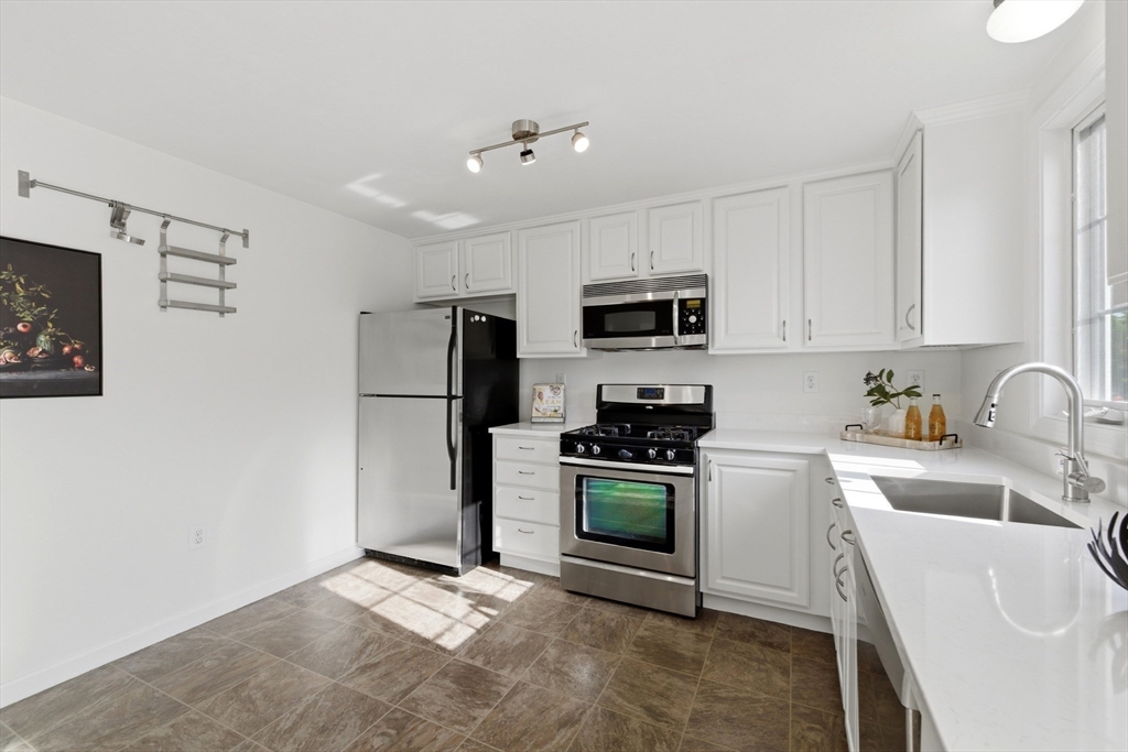 41 Boston Road, Unit 111 Billerica, MA 01862 - Photo 9 of 42