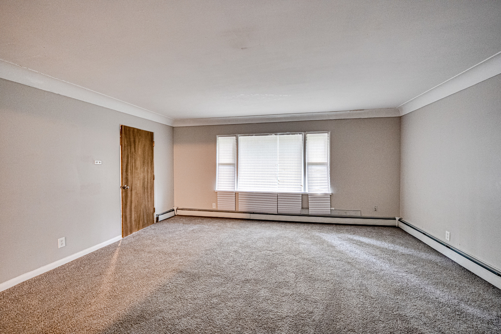3235 West 157th Street Markham, IL 60428 - Photo 6 of 21 a view of an empty room with a window