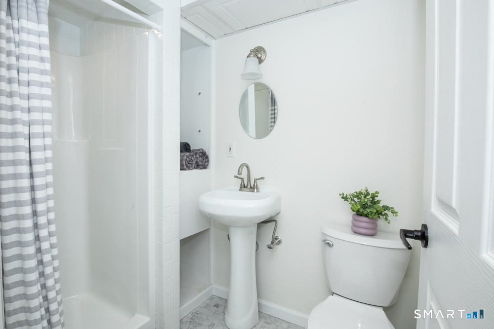 44 Farm Hill Road Wallingford, CT 06492 - Photo 30 of 38 Full bathroom in lower level