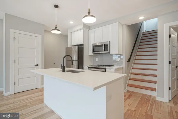 $2,300 | 1710 Cambridge Street, Unit 8, Philadelphia, PA 19130