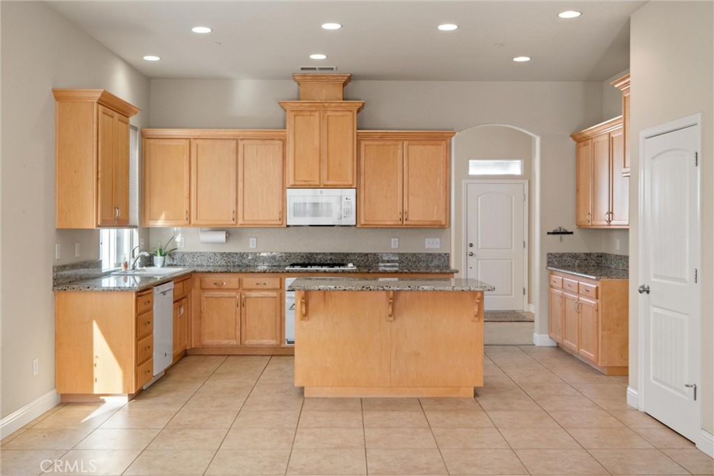 3065 Sweetwater Chico, CA 95973 - Photo 2 of 38 Spacious bright kitchen