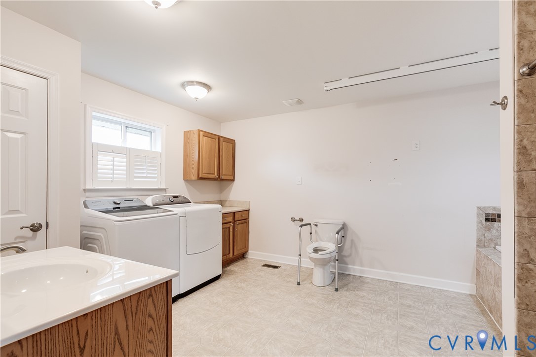 12365 Ashcake Road Ashland, VA 23005 - Photo 48 of 80 Full Bathroom #3, located in the rear addition, fe