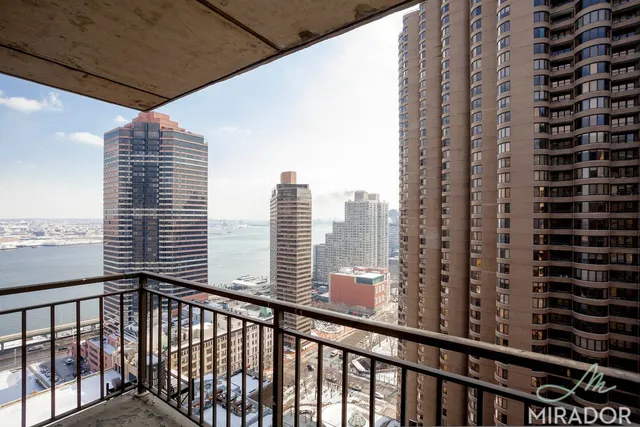 $4,300 | 330 East 39th Street, Unit 28A | Murray Hill