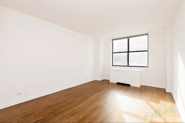 $4,300 | 330 East 39th Street, Unit 28A | Murray Hill
