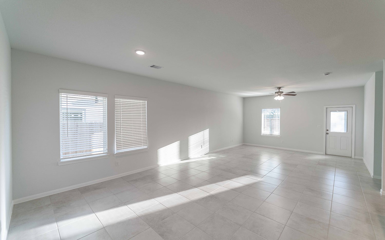 10633 Altitude Way Conroe, TX 77303 - Photo 3 of 33