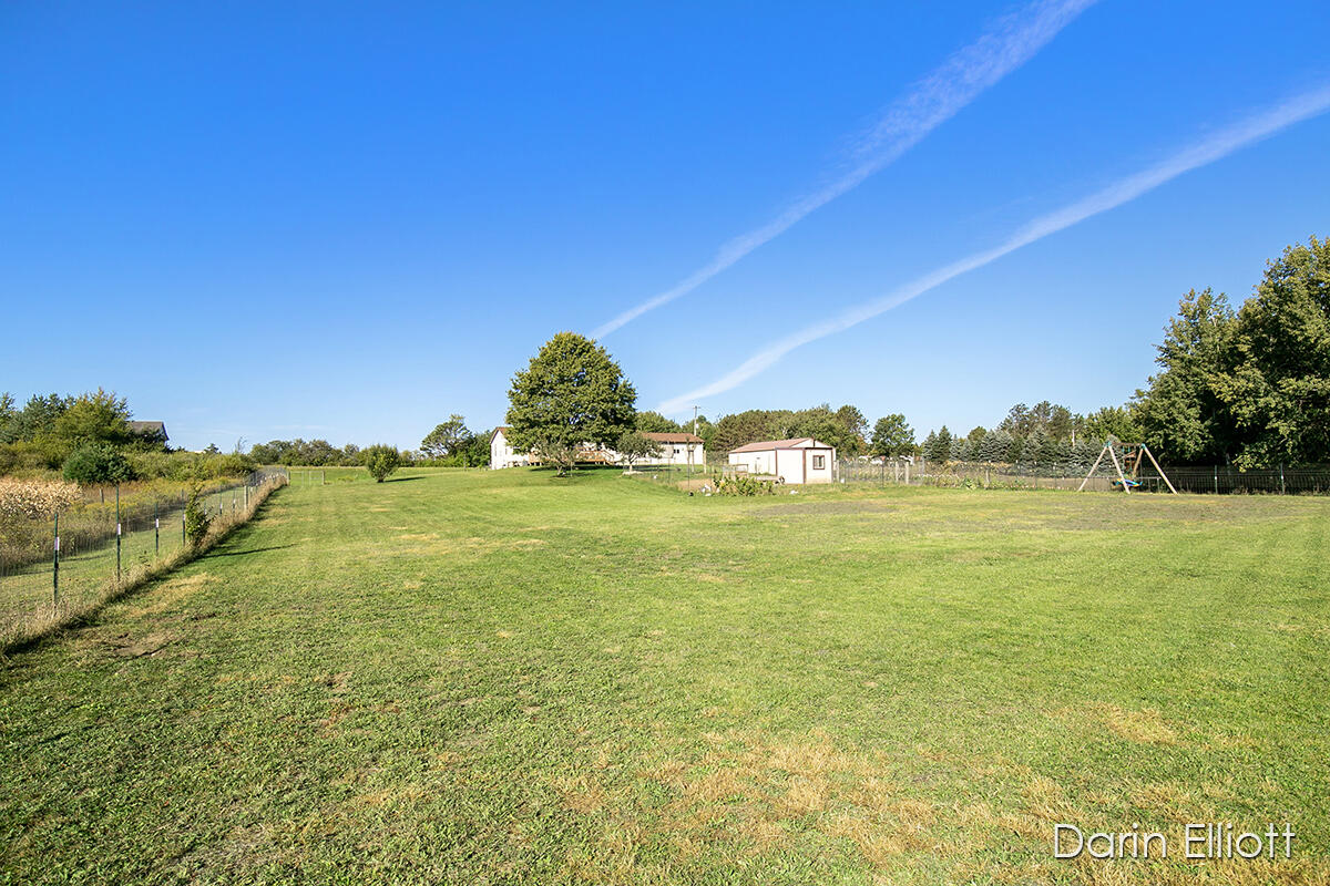 8301 47 Road Cadillac, MI 49601 - Photo 24 of 32 IMG_1024