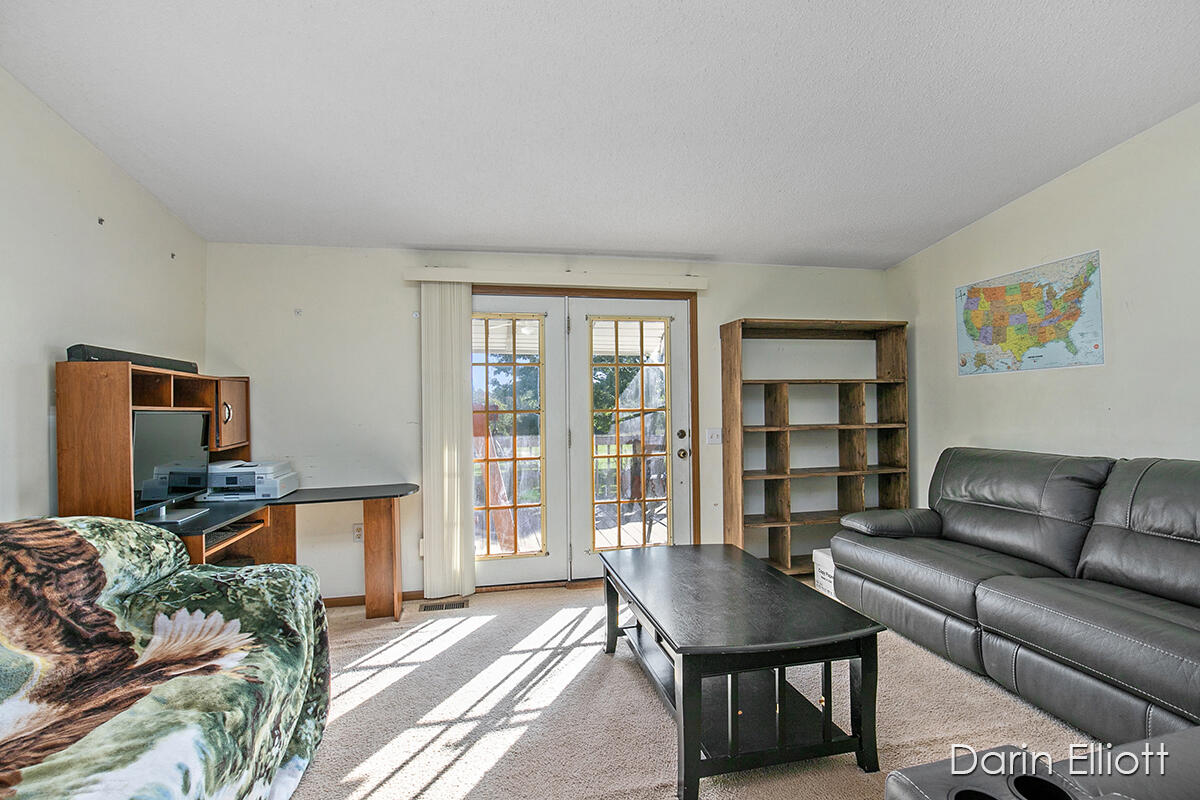 8301 47 Road Cadillac, MI 49601 - Photo 4 of 32 IMG_1003