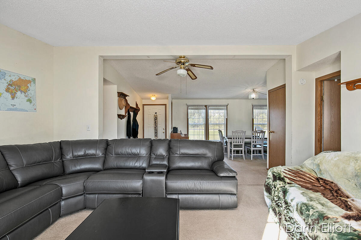 8301 47 Road Cadillac, MI 49601 - Photo 6 of 32 IMG_1005