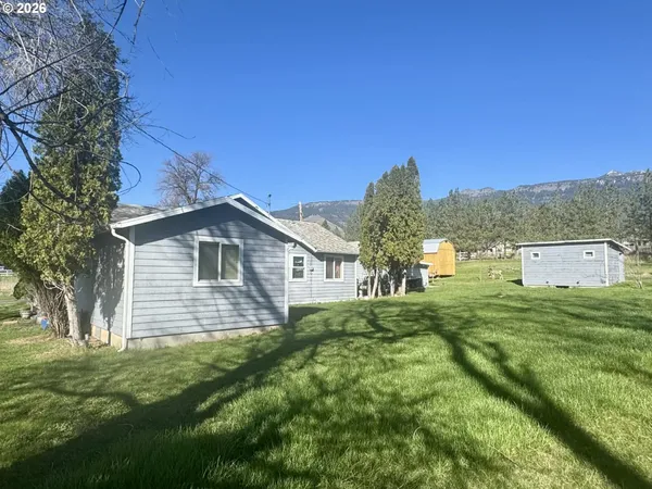 $429,900 | 1107 Jasper Street, Cove, OR 97824