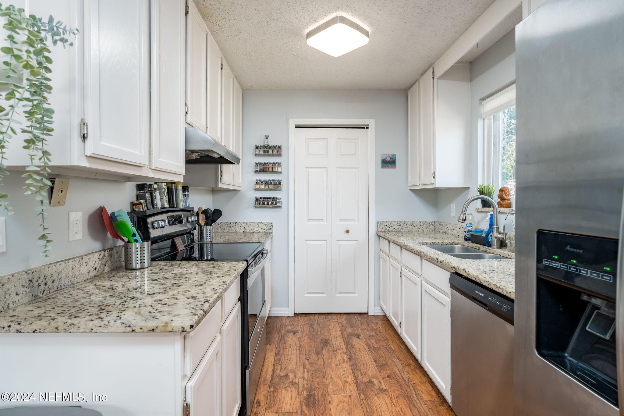 320 Katnack Road St. Augustine, FL 32095 - Photo 11 of 33 a kitchen with a sink stove and refrigerator