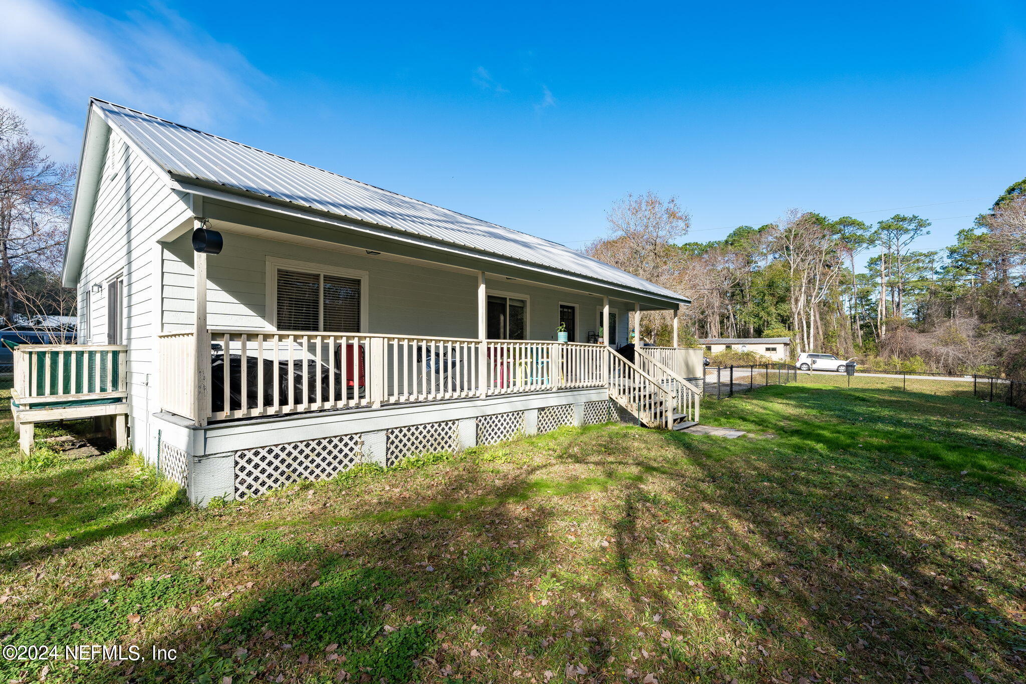 320 Katnack Road St. Augustine, FL 32095 - Photo 4 of 33 a porch with a house in the background