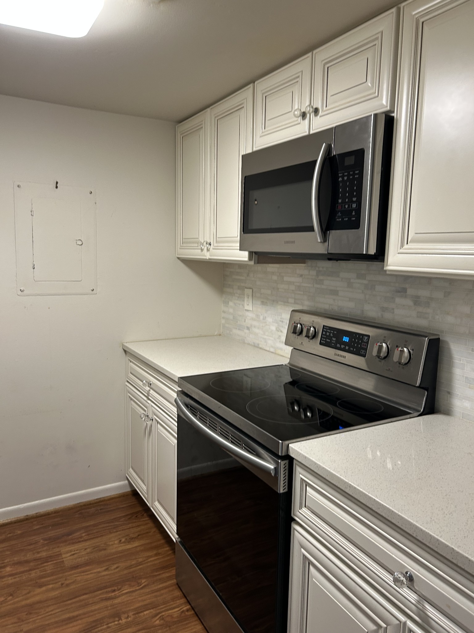 604 Granville Road, Unit 604 Franklin, TN 37064 - Photo 5 of 24 a kitchen with granite countertop a stove and a microwave