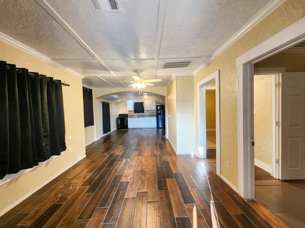 $1,800 | 2222 Hogg Street, Houston, TX 77026