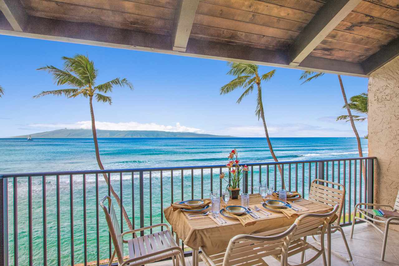 3543 Lower Honoapiilani Road, Unit F405 Lahaina, HI 96761 - Photo 5 of 30 a view of a balcony dining area