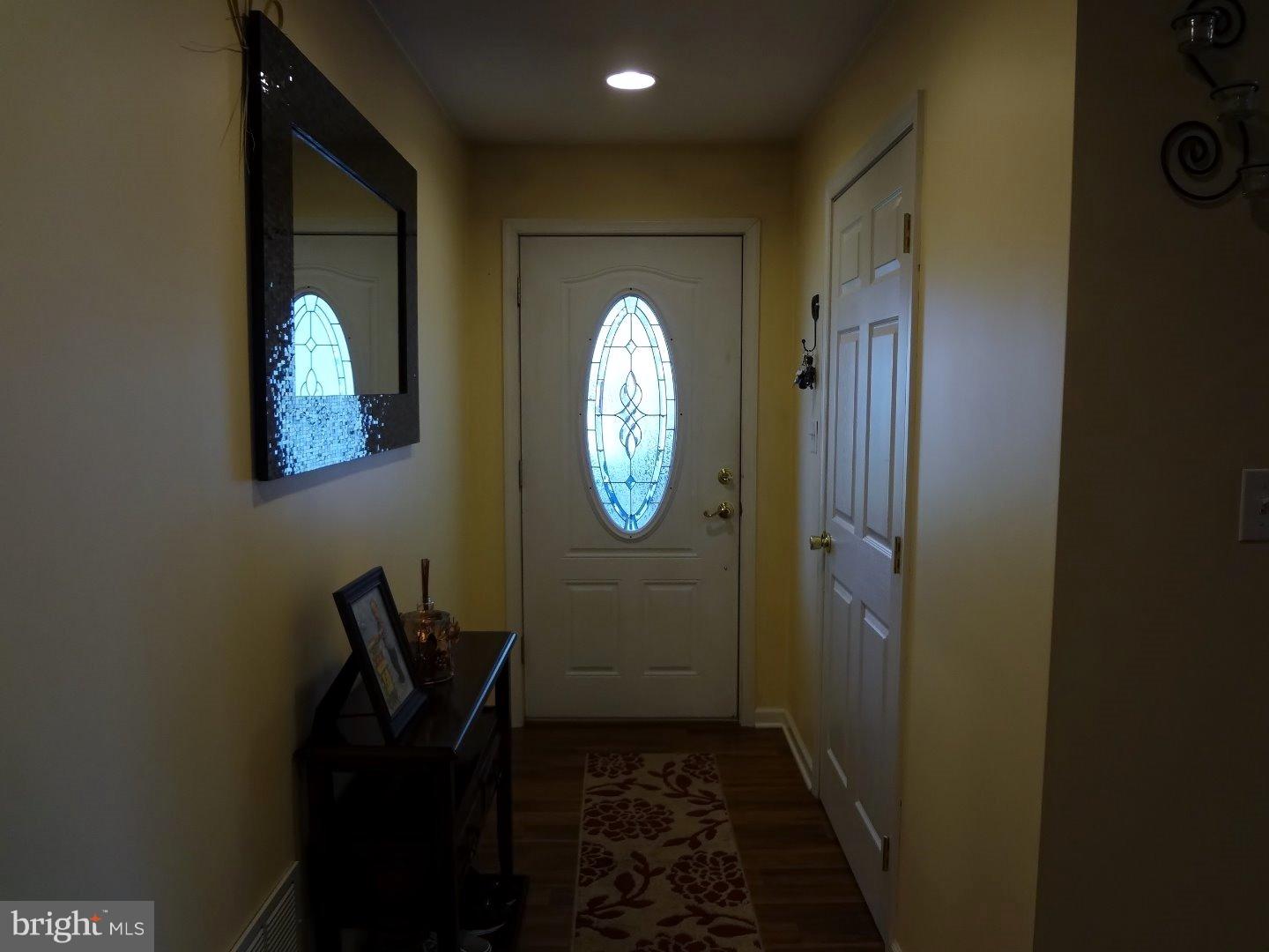 6 North Kingston Road Newark, DE 19713 - Photo 2 of 25 Foyer
