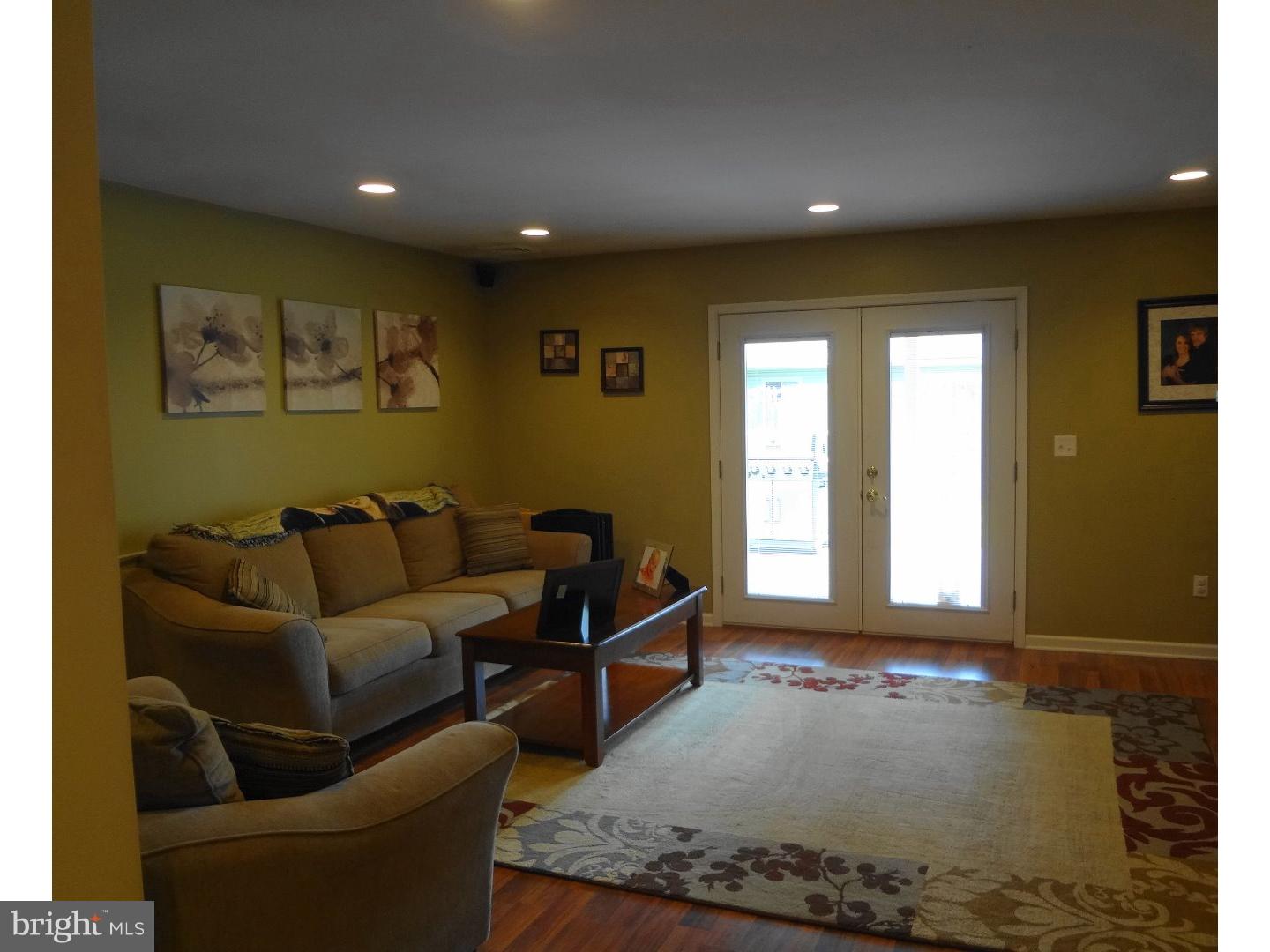 6 North Kingston Road Newark, DE 19713 - Photo 3 of 25 Living Room