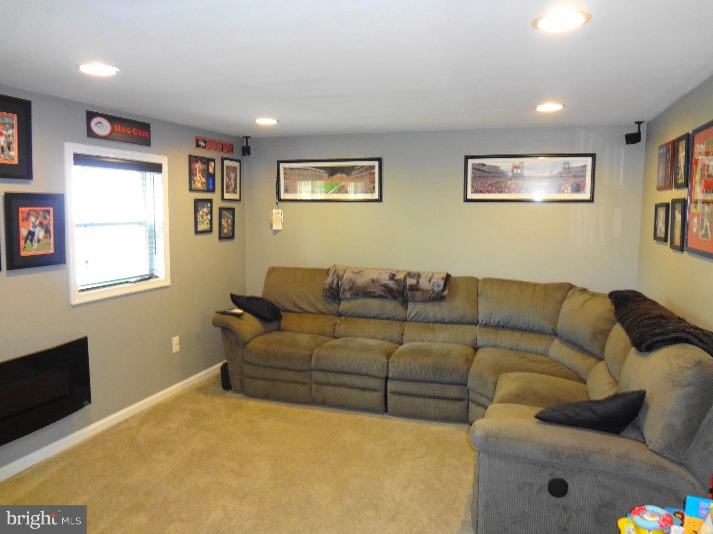6 North Kingston Road Newark, DE 19713 - Photo 4 of 25 Family Room