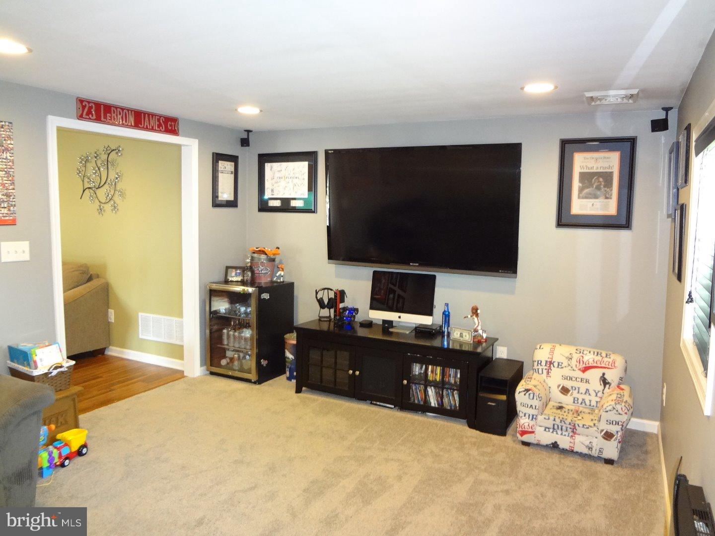 6 North Kingston Road Newark, DE 19713 - Photo 5 of 25 Family Room