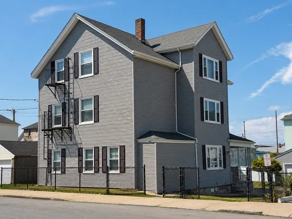$1,700 | 90 Aetna Street, Unit 1, Fall River, MA 02724