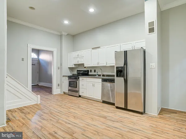 $2,275 | 112 Fairmount Avenue, Philadelphia, PA 19123