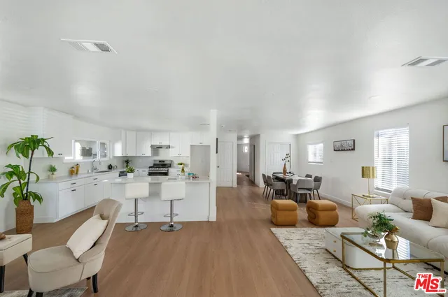 $850,000 | 5832 6th Avenue, Los Angeles, CA 90043