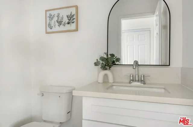 $850,000 | 5832 6th Avenue, Los Angeles, CA 90043