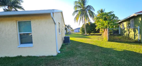 $1,750 | 323 Seminole Court, Pahokee, FL 33476