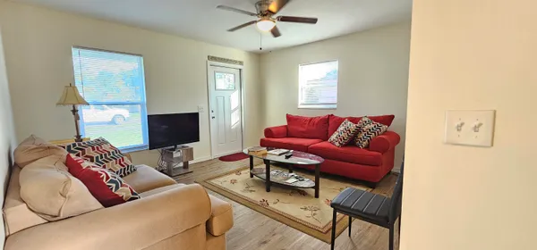 $1,750 | 323 Seminole Court, Pahokee, FL 33476