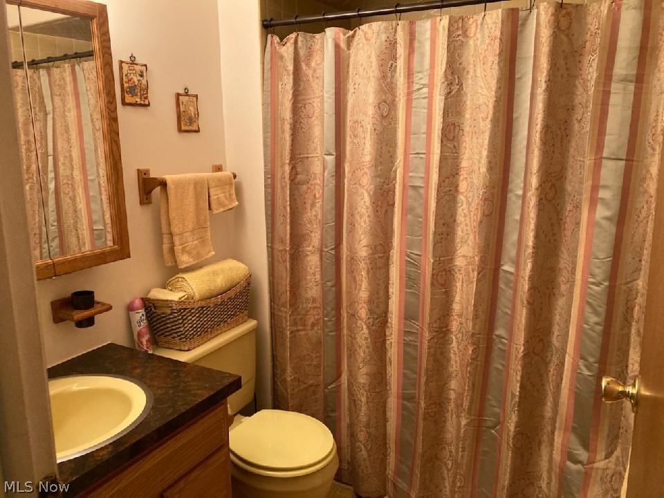 4014 Templeton Road Northwest Warren, OH 44481 - Photo 12 of 23 Upstairs Full Bath
