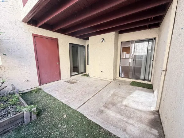 $2,300 | 1391 Monument Boulevard, Concord, CA 94520