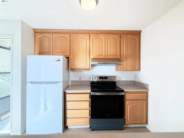 $2,300 | 1391 Monument Boulevard, Concord, CA 94520