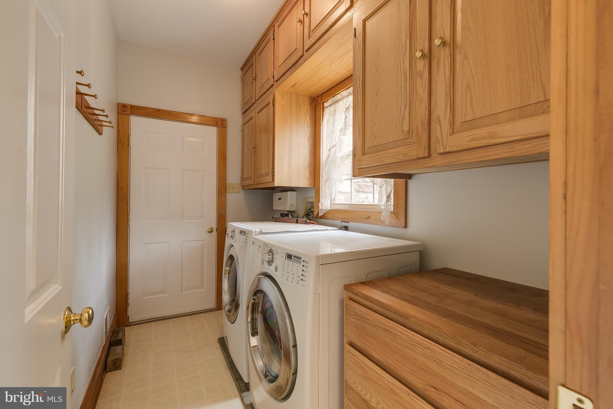 5382 Beverleys Mill Road Broad Run, VA 20137 - Photo 18 of 30 Laundry room with Amish cabinets (General)