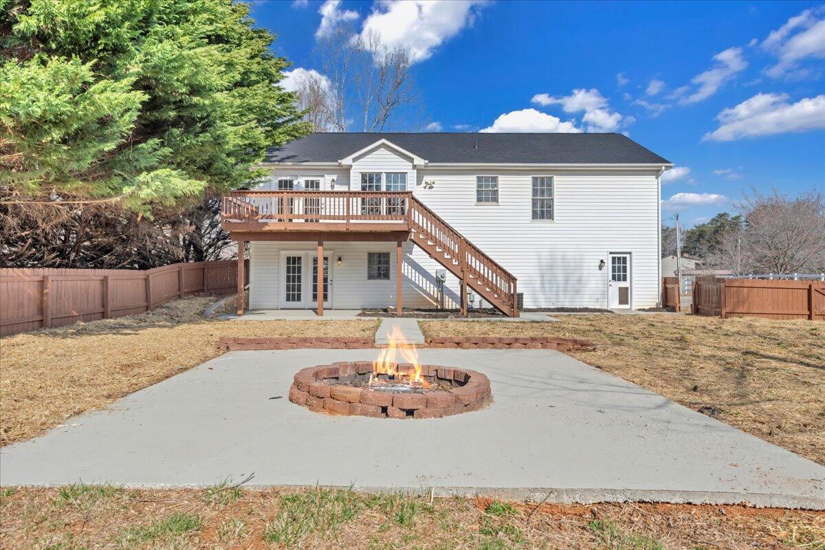 1510 Navigation Point Goodview, VA 24095 - Photo 44 of 48 a very nice looking house with a large tree