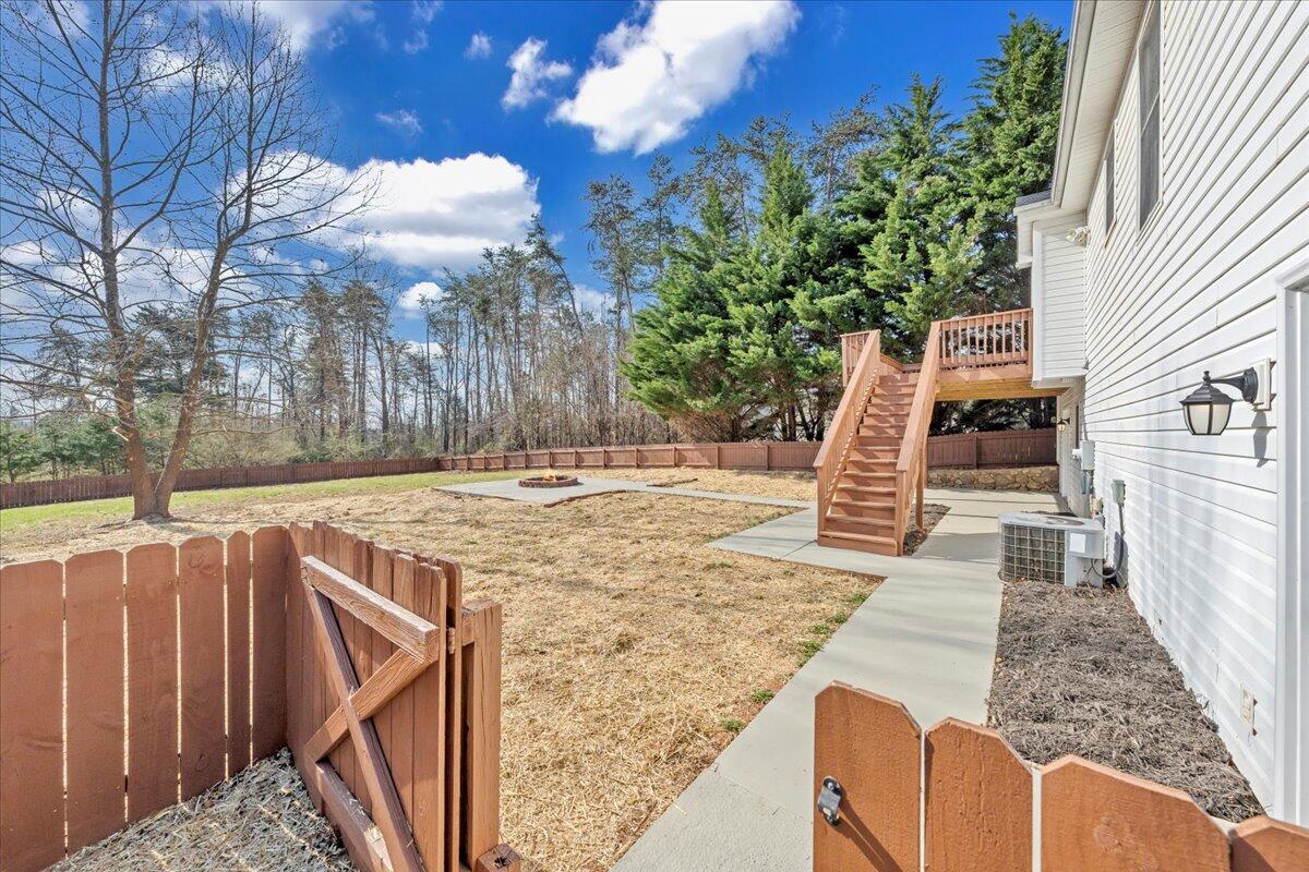 1510 Navigation Point Goodview, VA 24095 - Photo 45 of 48 a view of outdoor space and deck