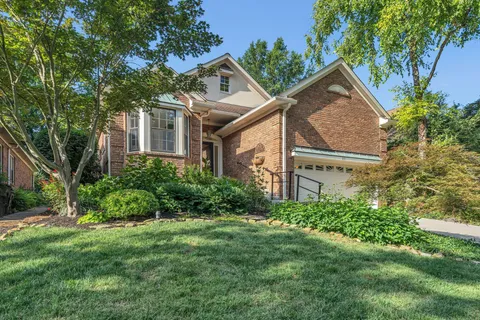 a view of a yard in front of house
