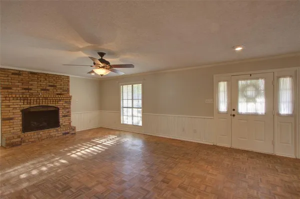 $299,900 | 325 Loma Linda Street, Wake Village, TX 75501