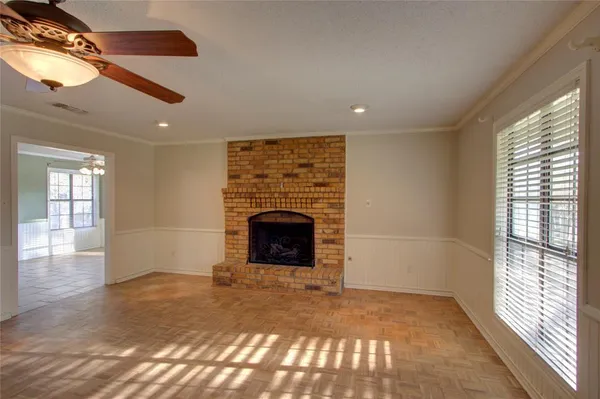 $299,900 | 325 Loma Linda Street, Wake Village, TX 75501